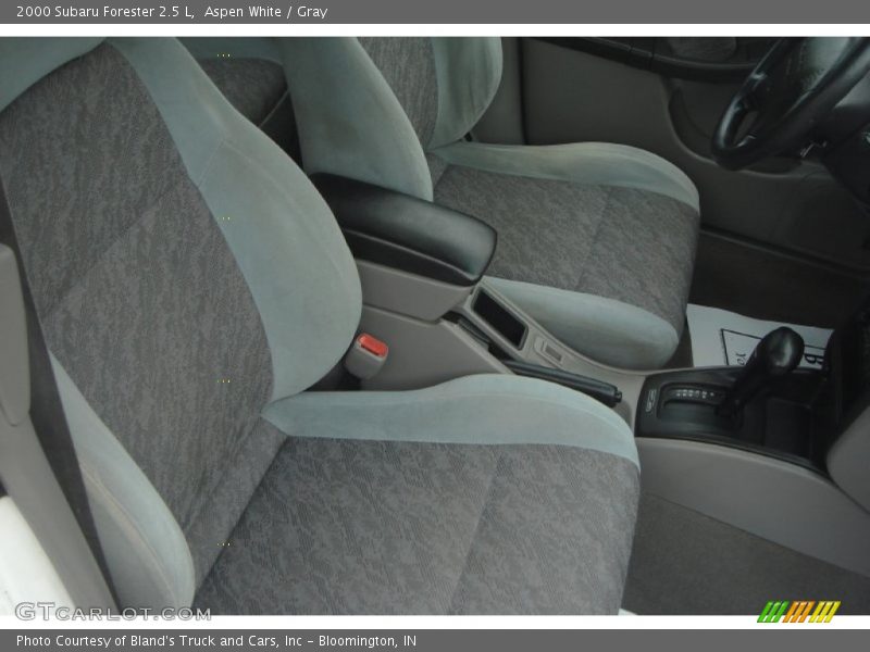 Aspen White / Gray 2000 Subaru Forester 2.5 L