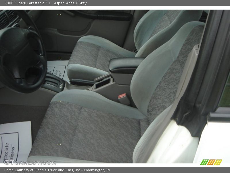 Aspen White / Gray 2000 Subaru Forester 2.5 L