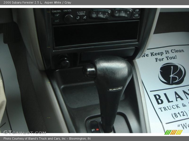Aspen White / Gray 2000 Subaru Forester 2.5 L