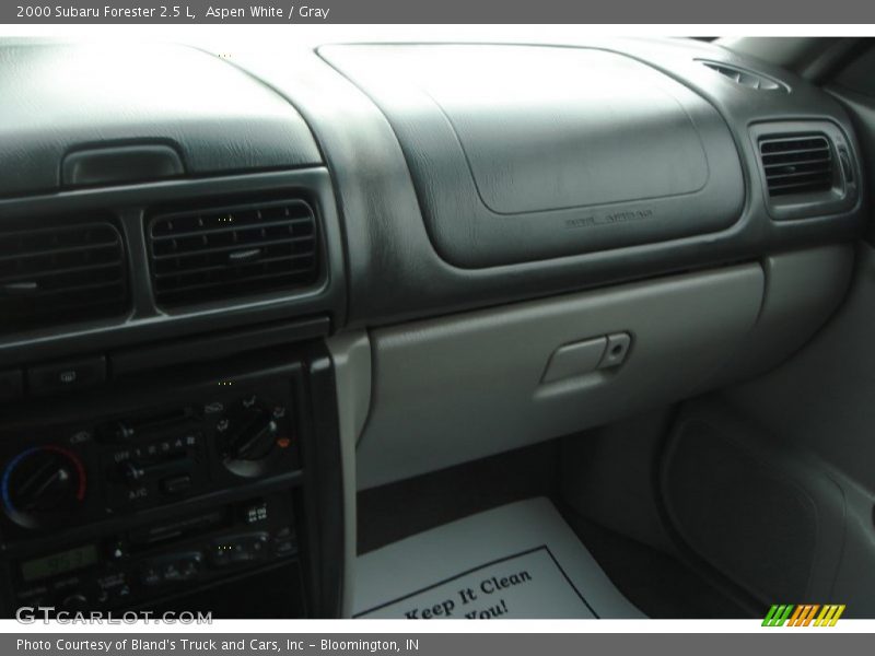 Aspen White / Gray 2000 Subaru Forester 2.5 L