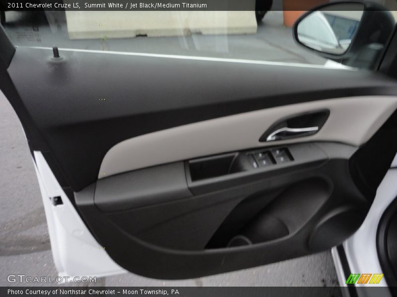 Summit White / Jet Black/Medium Titanium 2011 Chevrolet Cruze LS