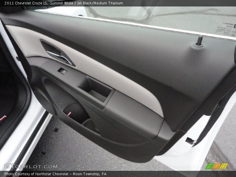 Summit White / Jet Black/Medium Titanium 2011 Chevrolet Cruze LS