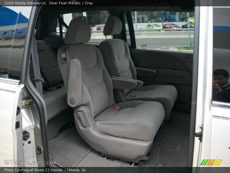 Silver Pearl Metallic / Gray 2009 Honda Odyssey LX