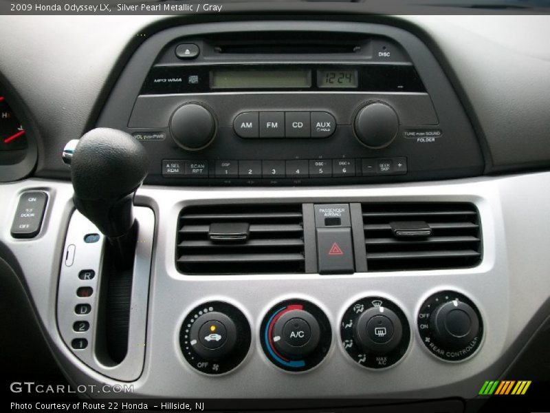 Silver Pearl Metallic / Gray 2009 Honda Odyssey LX