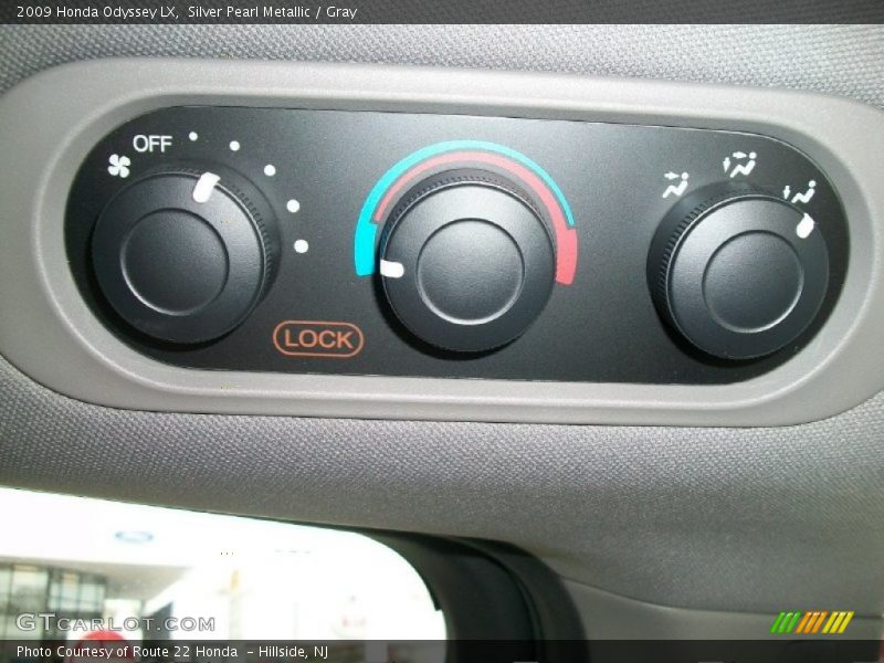 Silver Pearl Metallic / Gray 2009 Honda Odyssey LX