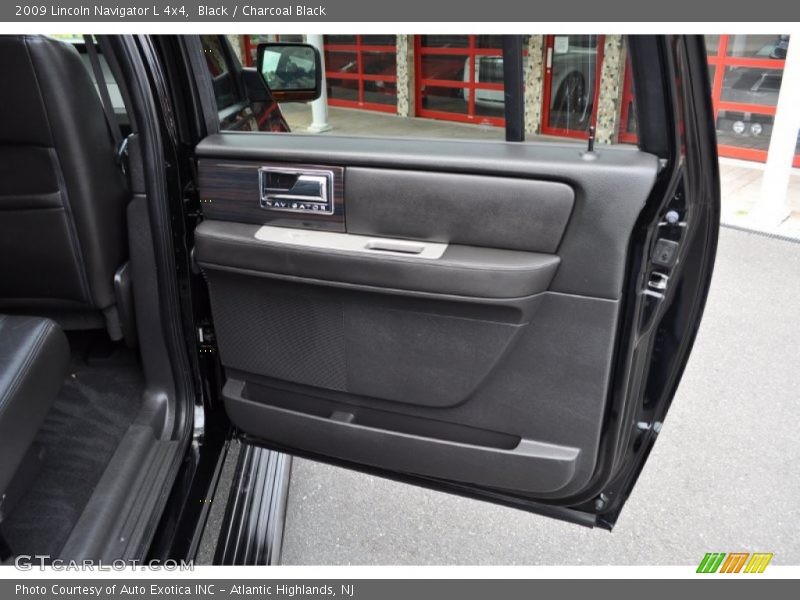 Door Panel of 2009 Navigator L 4x4
