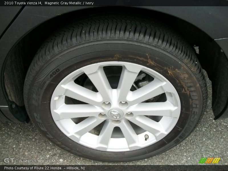 Magnetic Gray Metallic / Ivory 2010 Toyota Venza I4