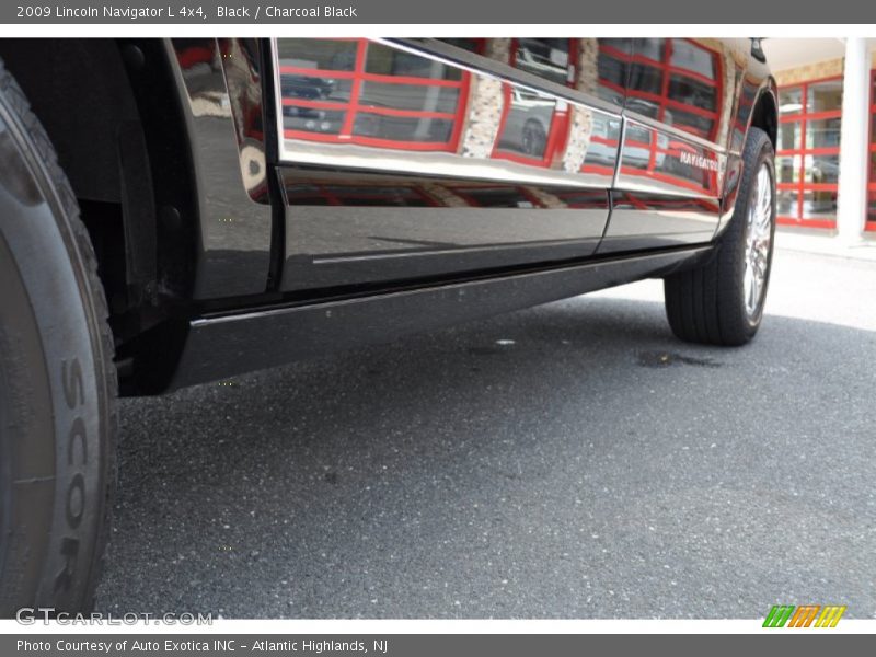 Black / Charcoal Black 2009 Lincoln Navigator L 4x4