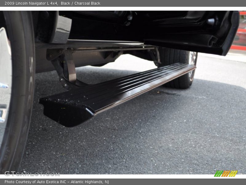 Black / Charcoal Black 2009 Lincoln Navigator L 4x4