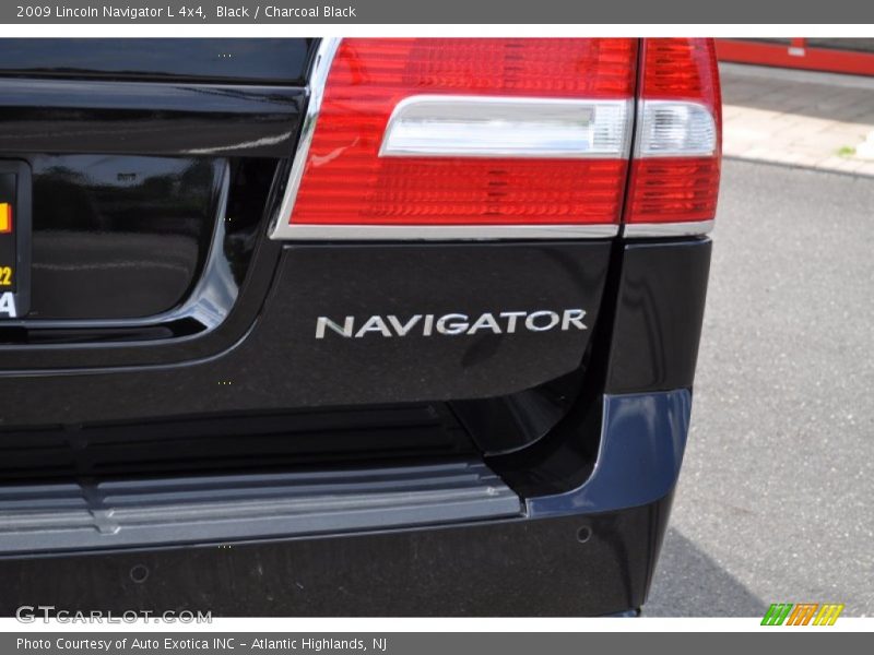  2009 Navigator L 4x4 Logo