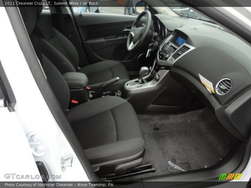 Summit White / Jet Black 2011 Chevrolet Cruze LT