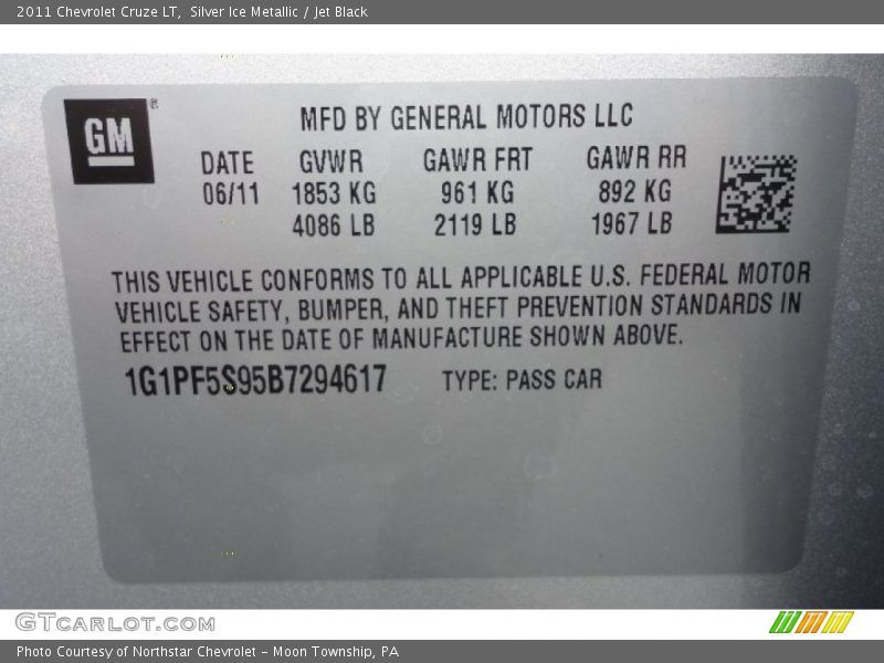 Silver Ice Metallic / Jet Black 2011 Chevrolet Cruze LT