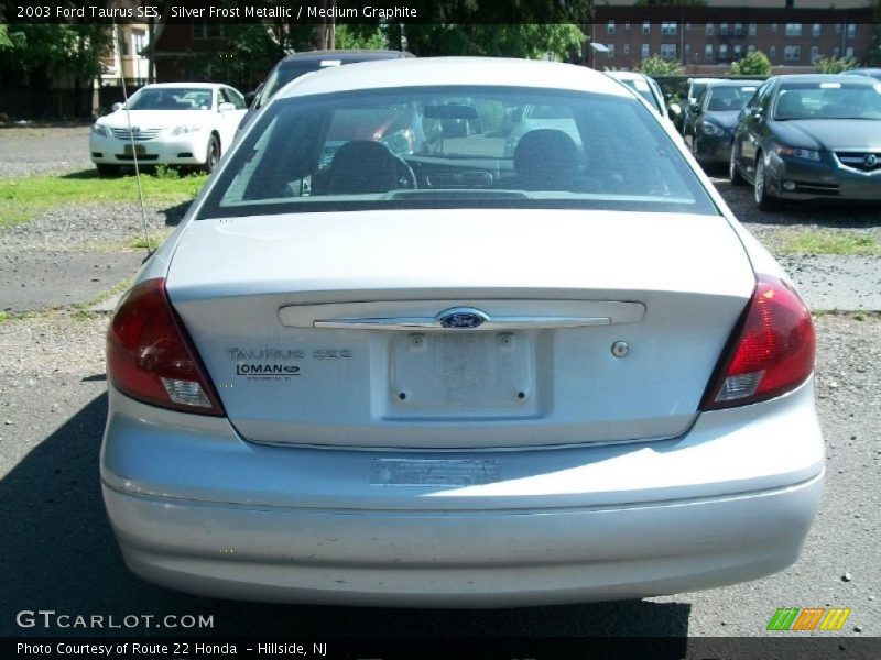 Silver Frost Metallic / Medium Graphite 2003 Ford Taurus SES