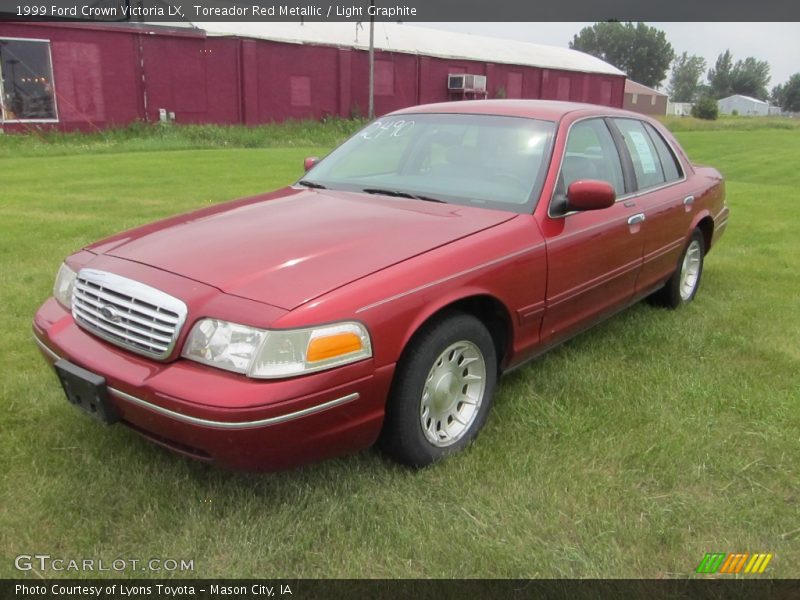Front 3/4 View of 1999 Crown Victoria LX