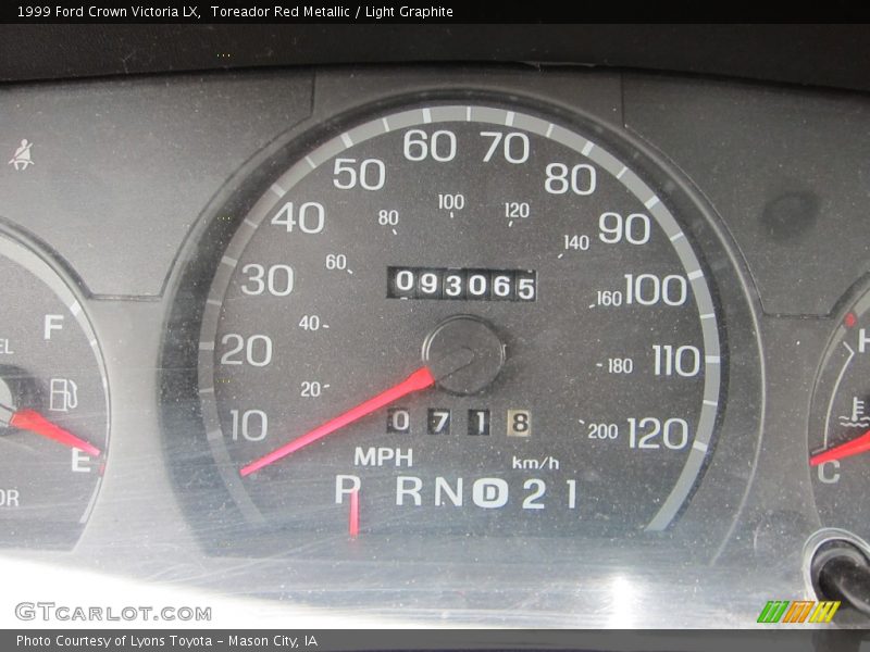 Toreador Red Metallic / Light Graphite 1999 Ford Crown Victoria LX