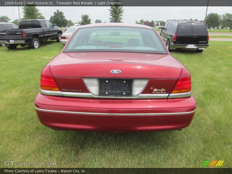 Toreador Red Metallic / Light Graphite 1999 Ford Crown Victoria LX