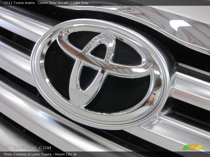 Classic Silver Metallic / Light Gray 2011 Toyota Avalon