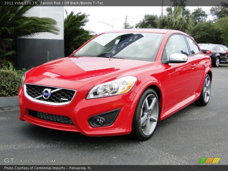 Front 3/4 View of 2011 C30 T5