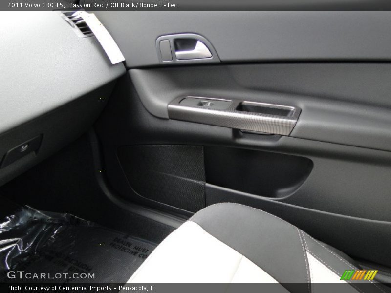 Passion Red / Off Black/Blonde T-Tec 2011 Volvo C30 T5