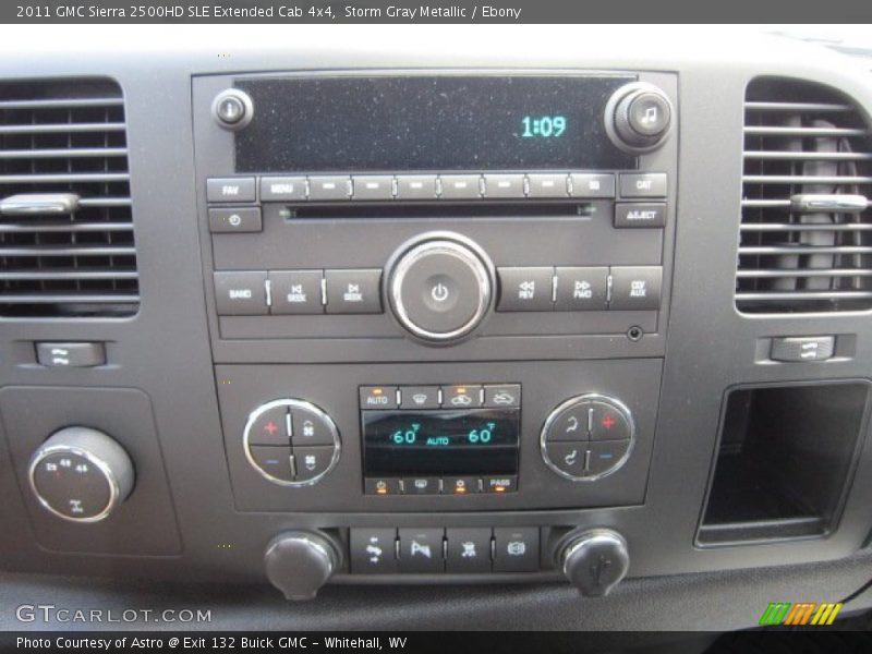 Controls of 2011 Sierra 2500HD SLE Extended Cab 4x4