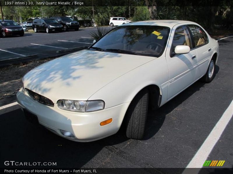 Front 3/4 View of 1997 J 30