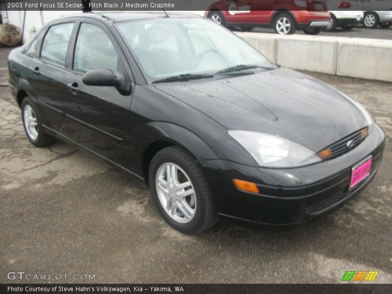 Pitch Black / Medium Graphite 2003 Ford Focus SE Sedan