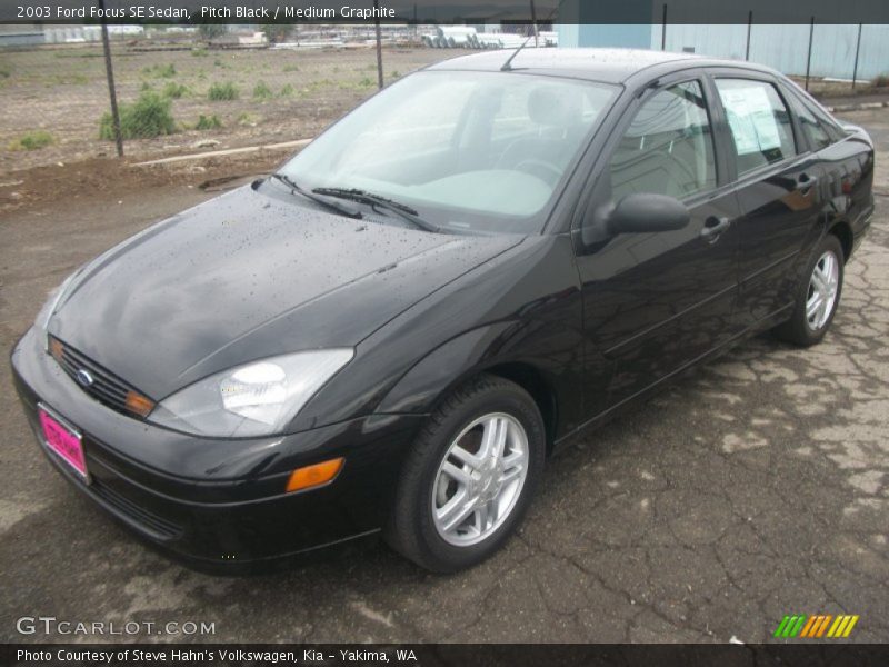 Pitch Black / Medium Graphite 2003 Ford Focus SE Sedan