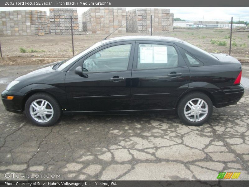 Pitch Black / Medium Graphite 2003 Ford Focus SE Sedan