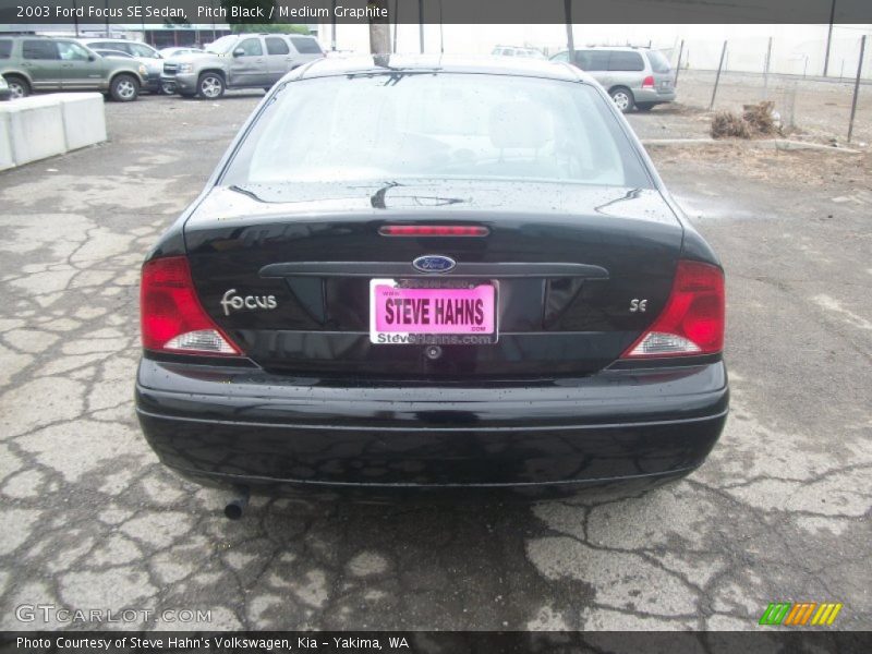 Pitch Black / Medium Graphite 2003 Ford Focus SE Sedan
