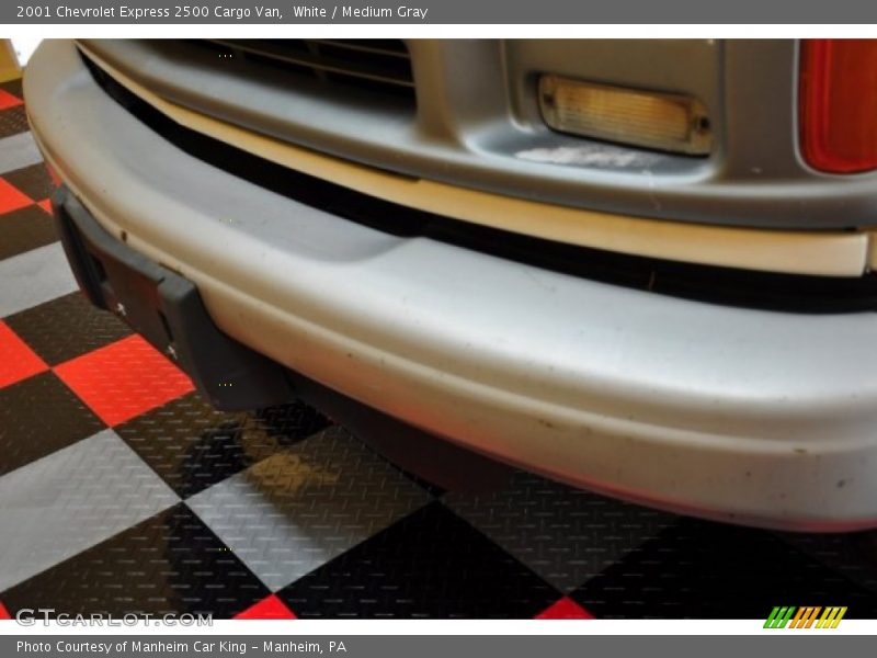 White / Medium Gray 2001 Chevrolet Express 2500 Cargo Van