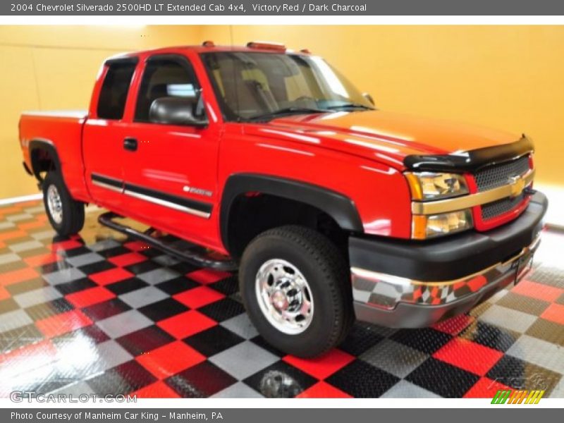Victory Red / Dark Charcoal 2004 Chevrolet Silverado 2500HD LT Extended Cab 4x4