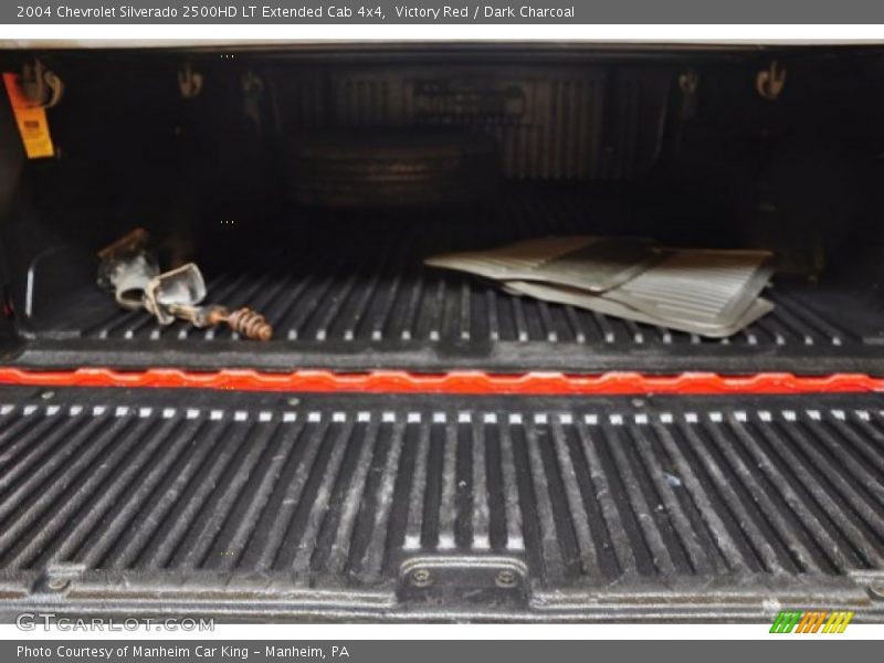 Victory Red / Dark Charcoal 2004 Chevrolet Silverado 2500HD LT Extended Cab 4x4