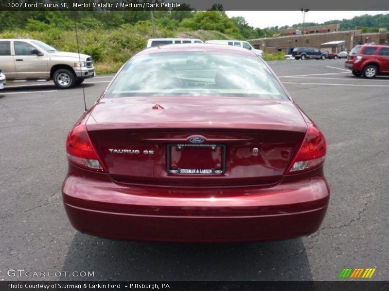 Merlot Metallic / Medium/Dark Pebble 2007 Ford Taurus SE