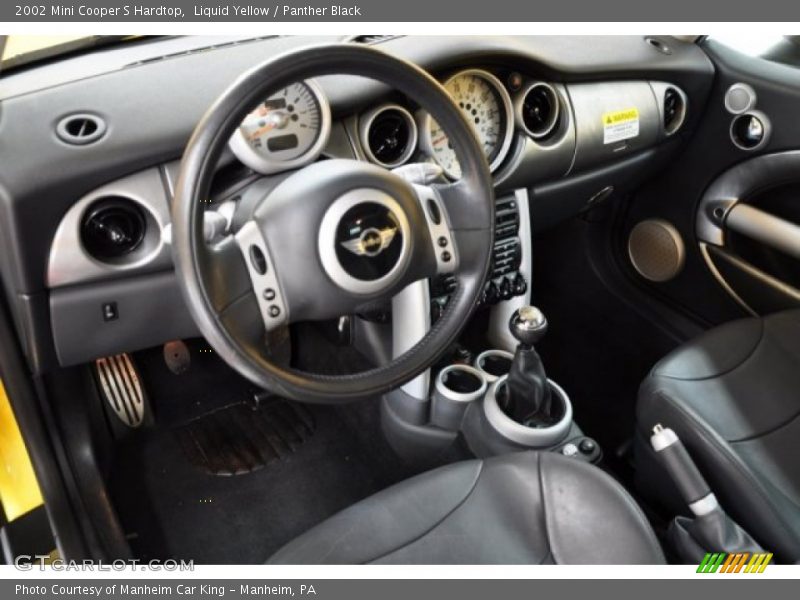 Dashboard of 2002 Cooper S Hardtop