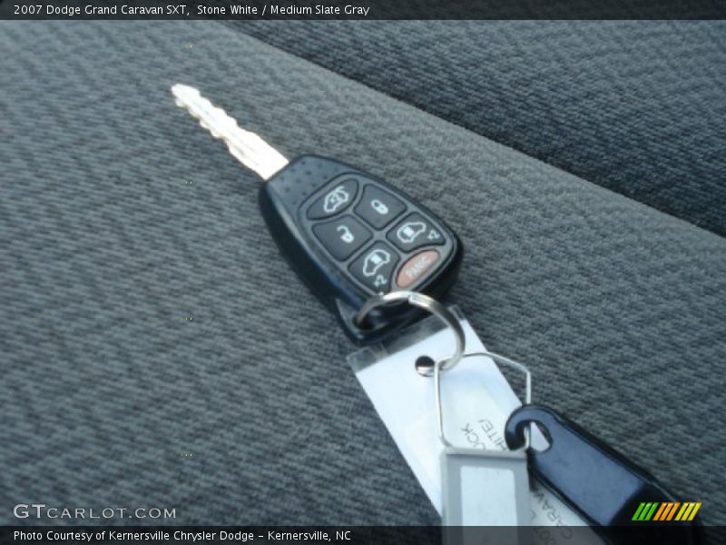 Stone White / Medium Slate Gray 2007 Dodge Grand Caravan SXT