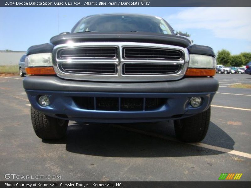 Atlantic Blue Pearl / Dark Slate Gray 2004 Dodge Dakota Sport Quad Cab 4x4