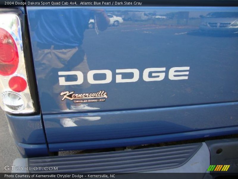 Atlantic Blue Pearl / Dark Slate Gray 2004 Dodge Dakota Sport Quad Cab 4x4