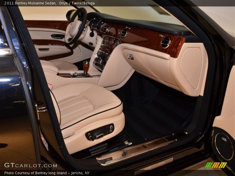 Dashboard of 2011 Mulsanne Sedan