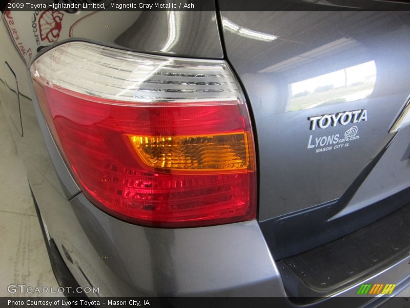 Magnetic Gray Metallic / Ash 2009 Toyota Highlander Limited