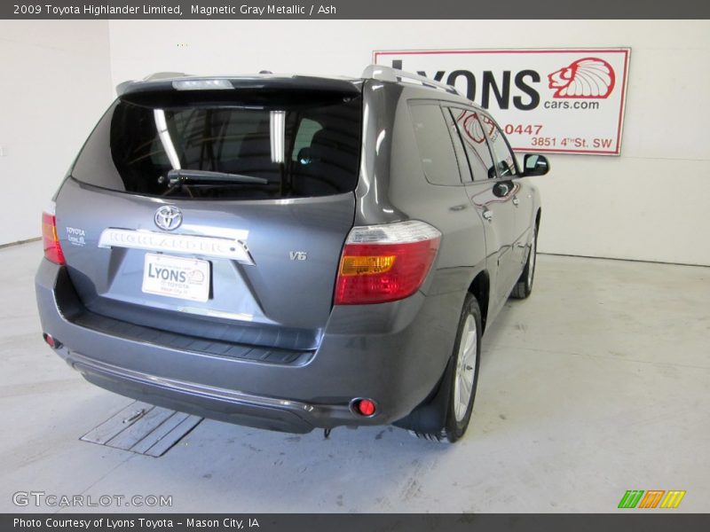 Magnetic Gray Metallic / Ash 2009 Toyota Highlander Limited