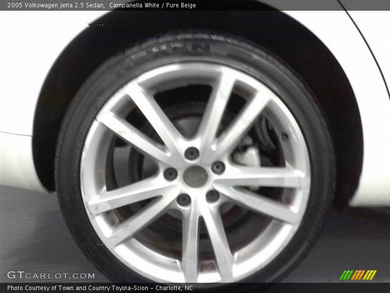 Campanella White / Pure Beige 2005 Volkswagen Jetta 2.5 Sedan