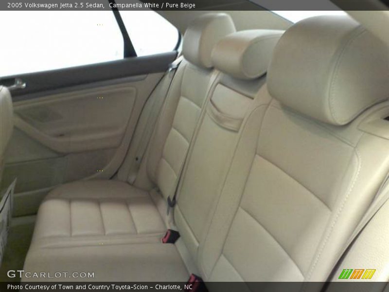 Campanella White / Pure Beige 2005 Volkswagen Jetta 2.5 Sedan
