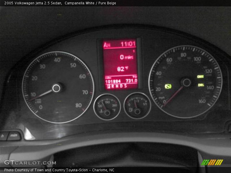 Campanella White / Pure Beige 2005 Volkswagen Jetta 2.5 Sedan