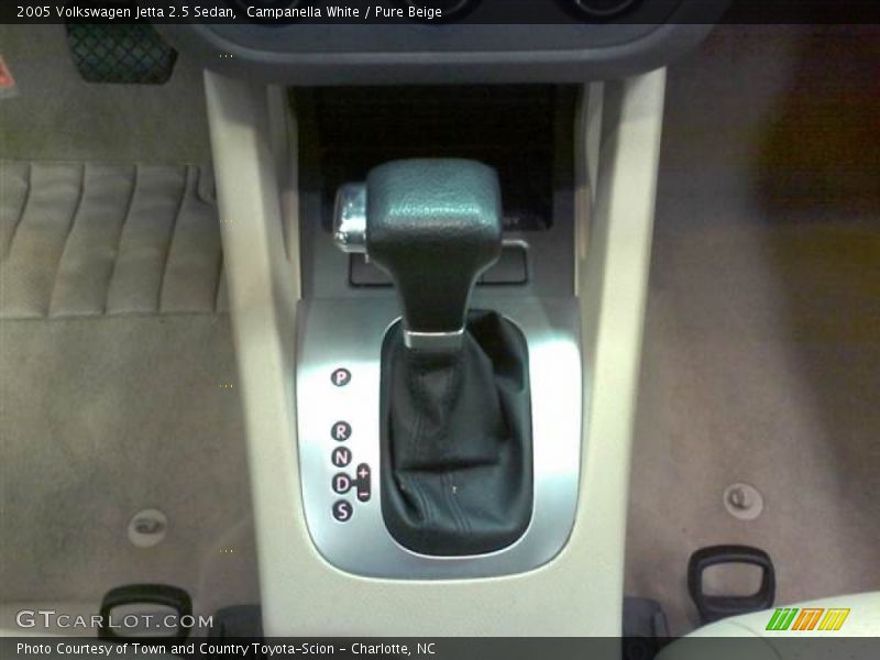  2005 Jetta 2.5 Sedan 6 Speed Tiptronic Automatic Shifter