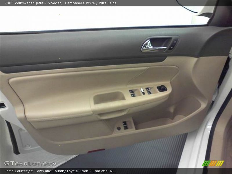 Campanella White / Pure Beige 2005 Volkswagen Jetta 2.5 Sedan