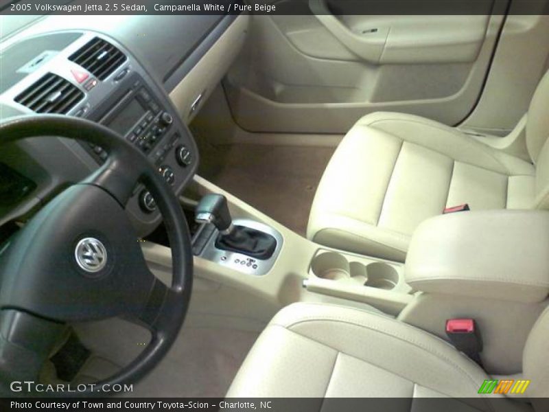 Campanella White / Pure Beige 2005 Volkswagen Jetta 2.5 Sedan