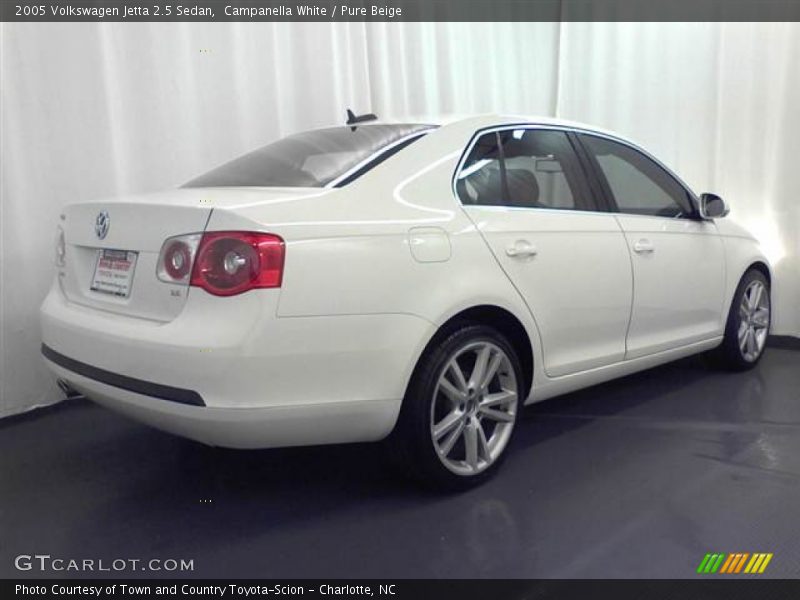 Campanella White / Pure Beige 2005 Volkswagen Jetta 2.5 Sedan