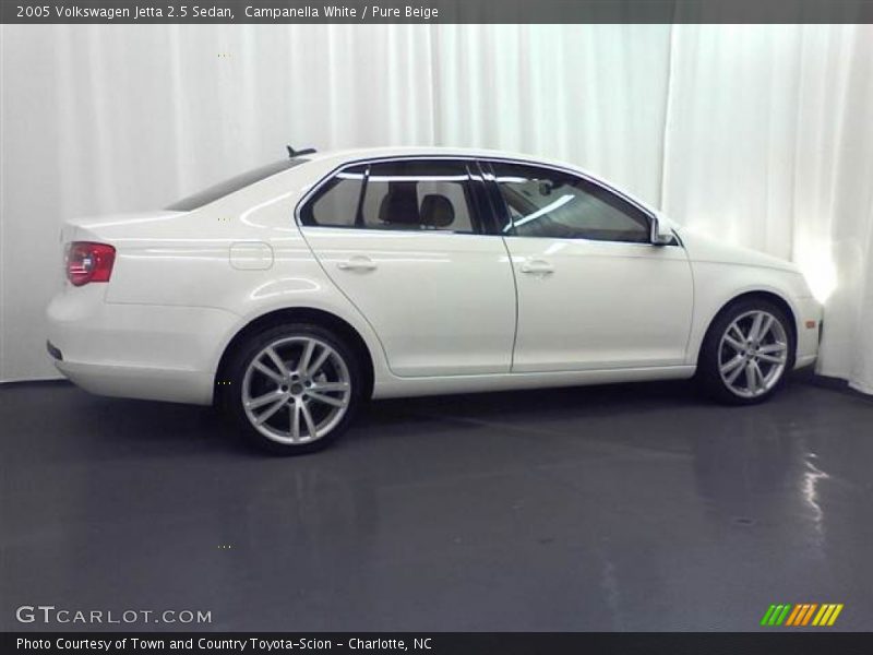 Campanella White / Pure Beige 2005 Volkswagen Jetta 2.5 Sedan