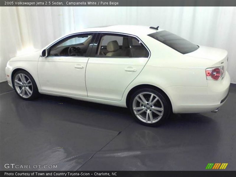 Campanella White / Pure Beige 2005 Volkswagen Jetta 2.5 Sedan