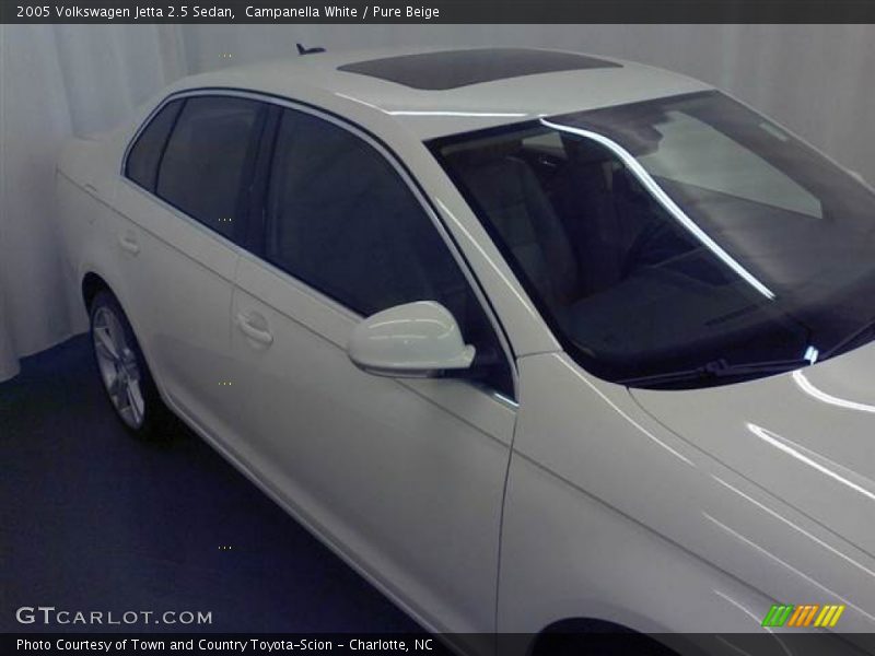 Campanella White / Pure Beige 2005 Volkswagen Jetta 2.5 Sedan